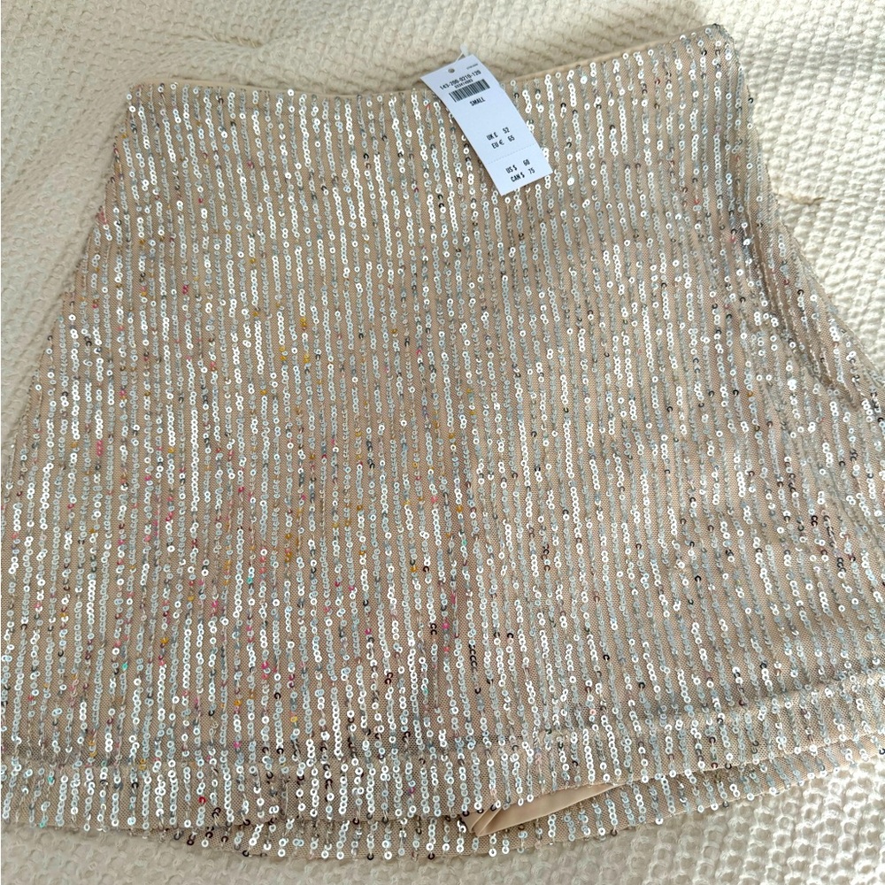 NWT Abercrombie & Fitch silver sequin mini skirt, built in shorts. Eras tour!